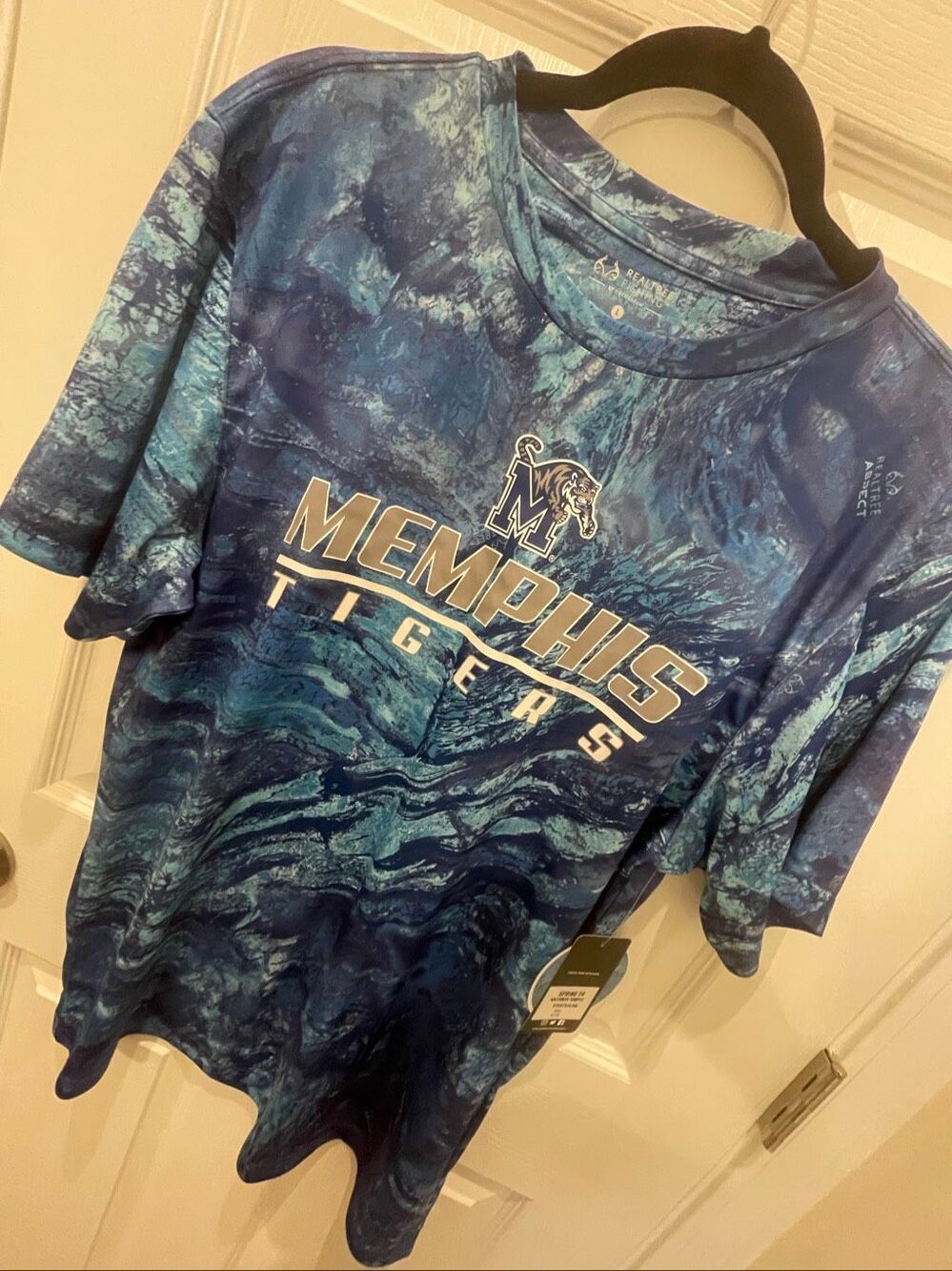 Memphis Tigers Realtree Fishing Camo Performance Shirt – Men’s Large